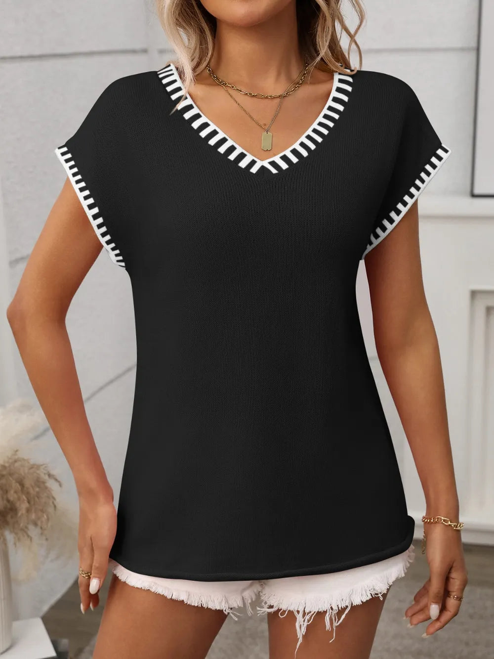 Elegant Women’s Contrast Trim V-Neck Short Sleeve Knit Top outfit